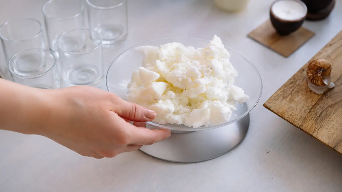 Candle Wax Types Compared — Soy, Paraffin, Beeswax, Coconut
