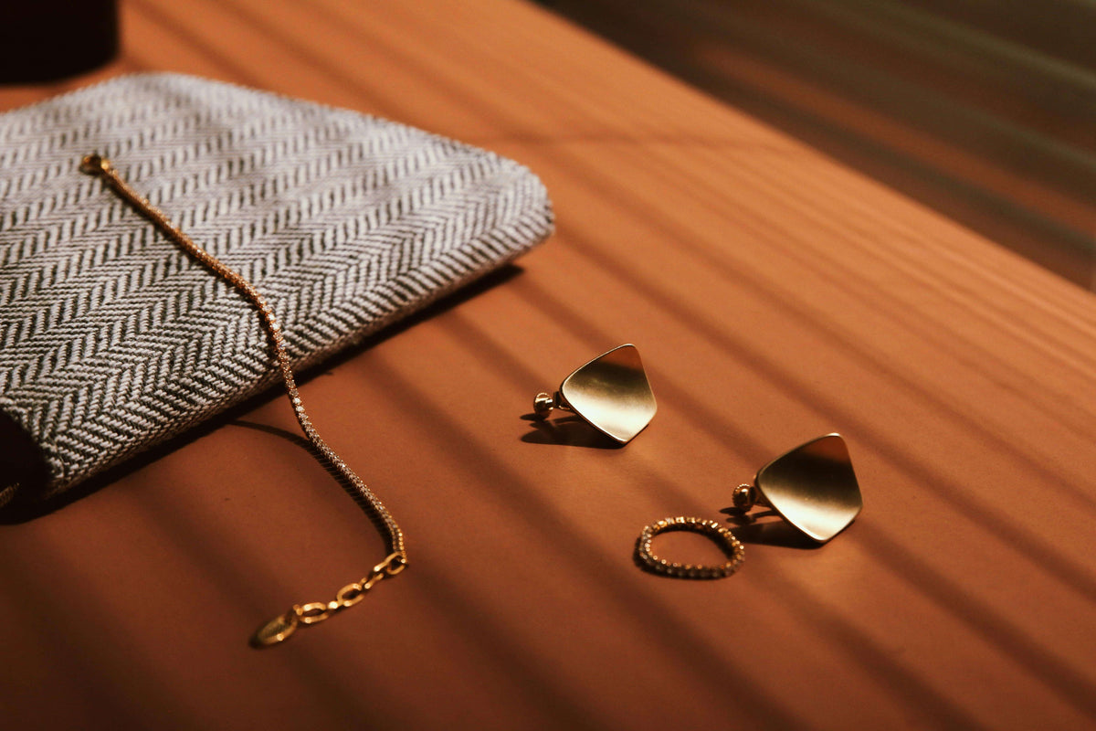 Jewelry Candle vs. Jewelry Subscription Box — Which One Is Actually Worth It?